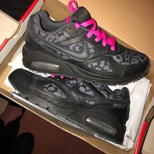Women’s size 7 Black Nike Air Max